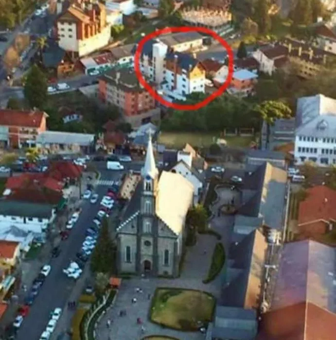 400 Metros Da Rua Coberta E Igreja Sao Pedro - Centro De Gramado-1