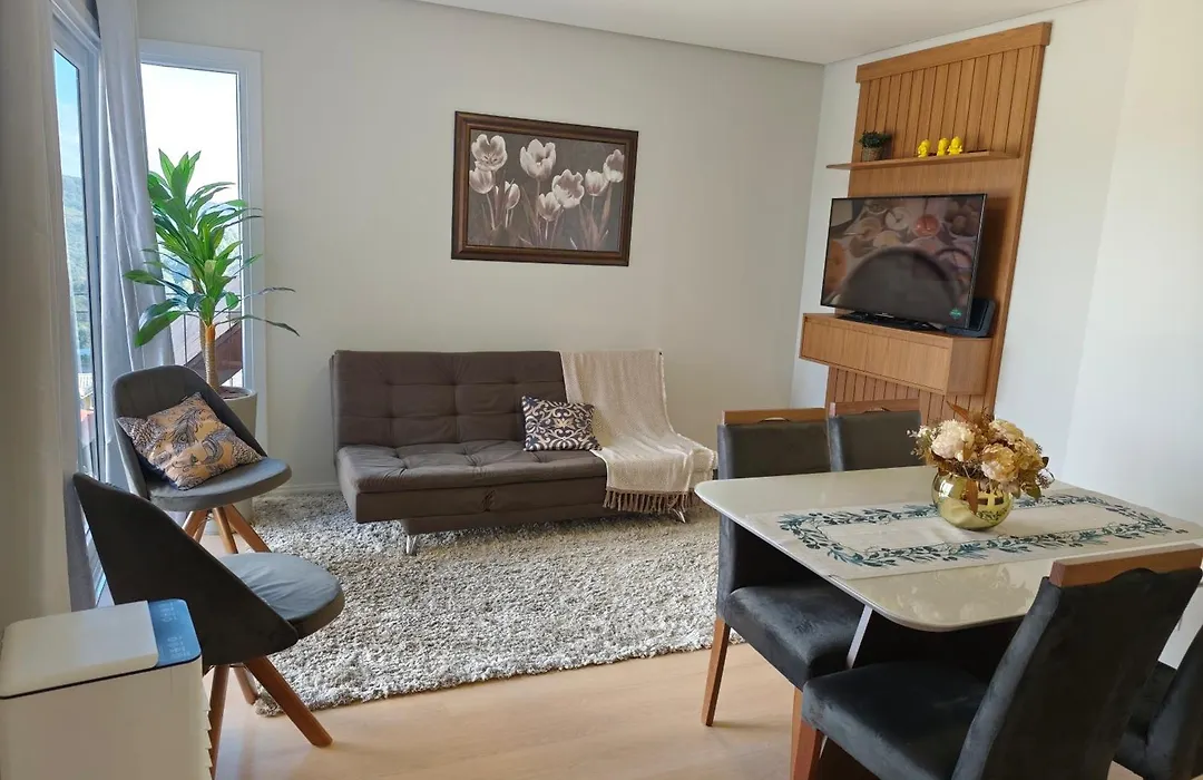 Apartamento de temporada em Gramado com linda vista-1