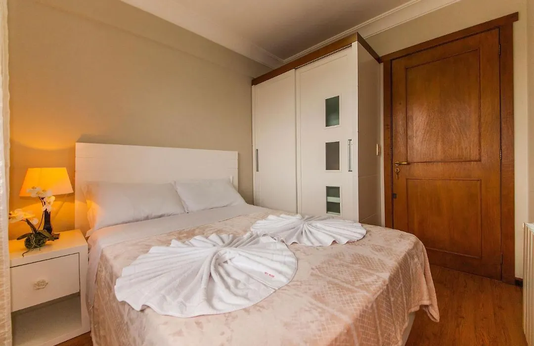 400 metros, Rua Coberta Centro - Villa Di Pietro 404-1