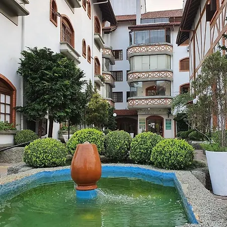 4 quartos, 4 banheiros, 150m da Rua Coberta-3