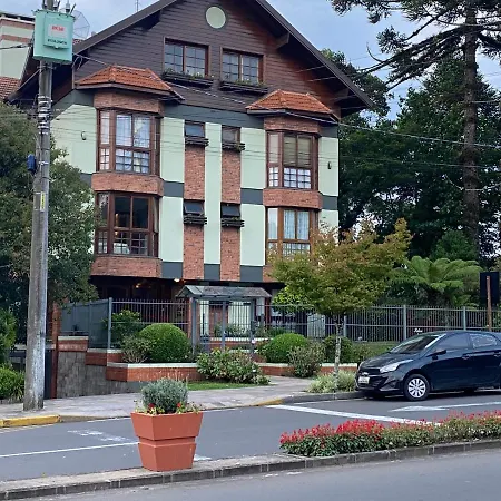 Em Uma Das Avenidas Mais Charmosa De Gramado Rs.-3