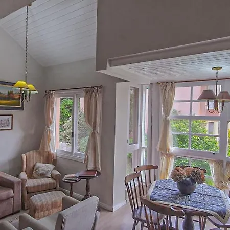 Duplex Floresta Negra - Sua Base perfeita em Gramado! Ótima LOCALIZAÇÃO LAGONegro 500m - 02 Quartos e 02 Banheiros para FAMILIA em CONDOMINIO FECHAD0, cozinha completa com GARAGEM e portaria 24h-3