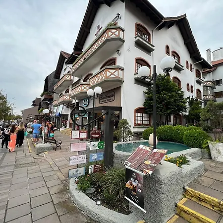 Apartamento 4 dormitórios no coração de Gramado-2
