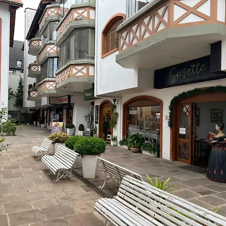 Apartamento 4 dormitórios no coração de Gramado-3