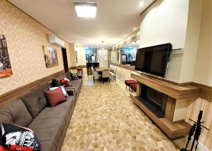 APTO DE LUXO A 250mts RUA COBERTA, 2 SUÍTES, MOBILIADO E EQUIPADO (205)