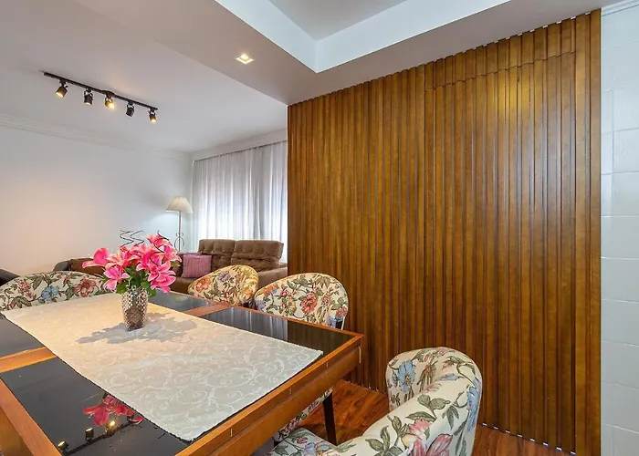 Amplo apartamento ao lado da Rua Coberta