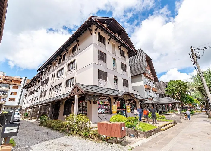 Amplo Apartamento Ao Lado Da Rua Coberta Gramado