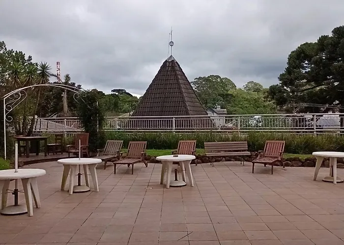 Apartamento no Residencial Village no Centro de Gramado, com Piscina Aquecida e Hidromassagem