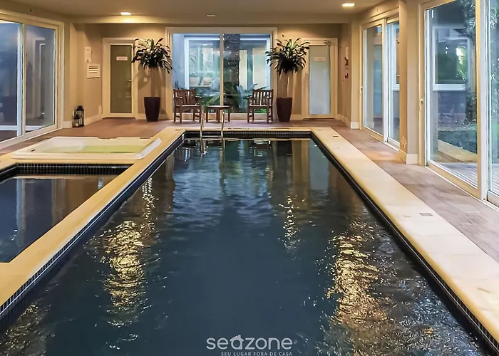 Belo apartamento com piscina aquecida CAP0302