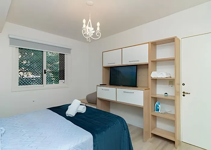 Apartamento à 10 min Centro para 06 Pessoas com Lareira, Ar condicionado e Wi-Fi Veloz Gramado